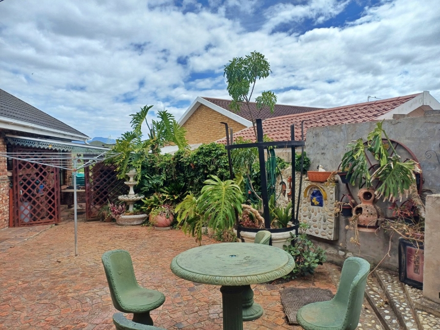 2 Bedroom Property for Sale in Fraaiuitsig Western Cape